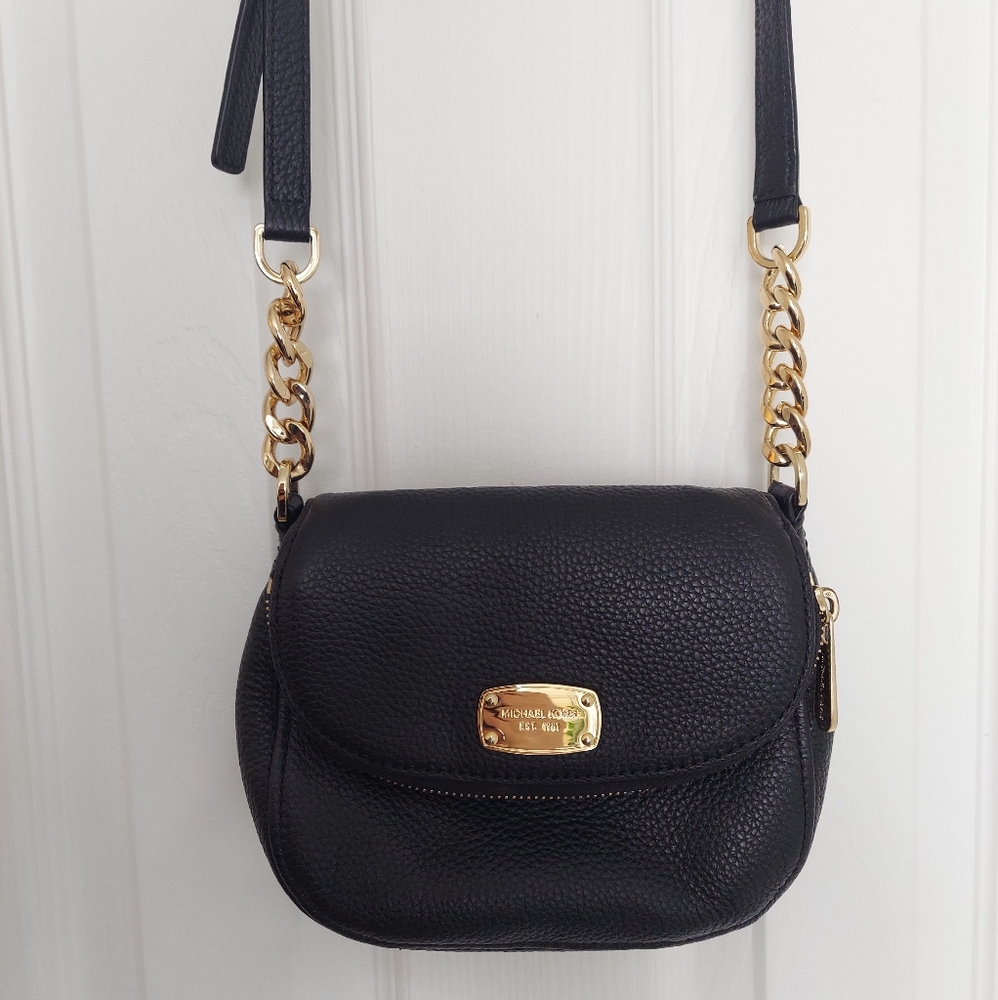 Beautiful Michael Kors bedford leather crossbody purse